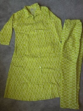 NWOT Vibrant Lime Green Diamond Print Button-Front Coord Set